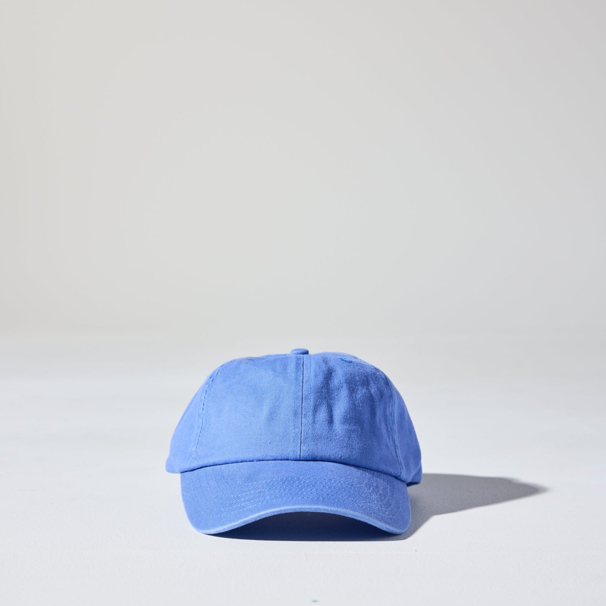 A purple-coloured, ultra violet 6-panel unstructured 'Dad' cap made of recycled cotton twill with snap back by House of Peaks.